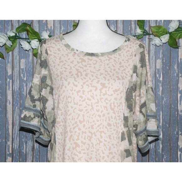 NWT Cato Est. 1946 Ladies T-Shirt Top Size L Camouflage SS Stretch Yellow Green - Picture 2 of 8